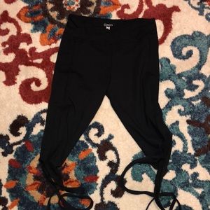 High quality work out active lace up capris ❤️🎀